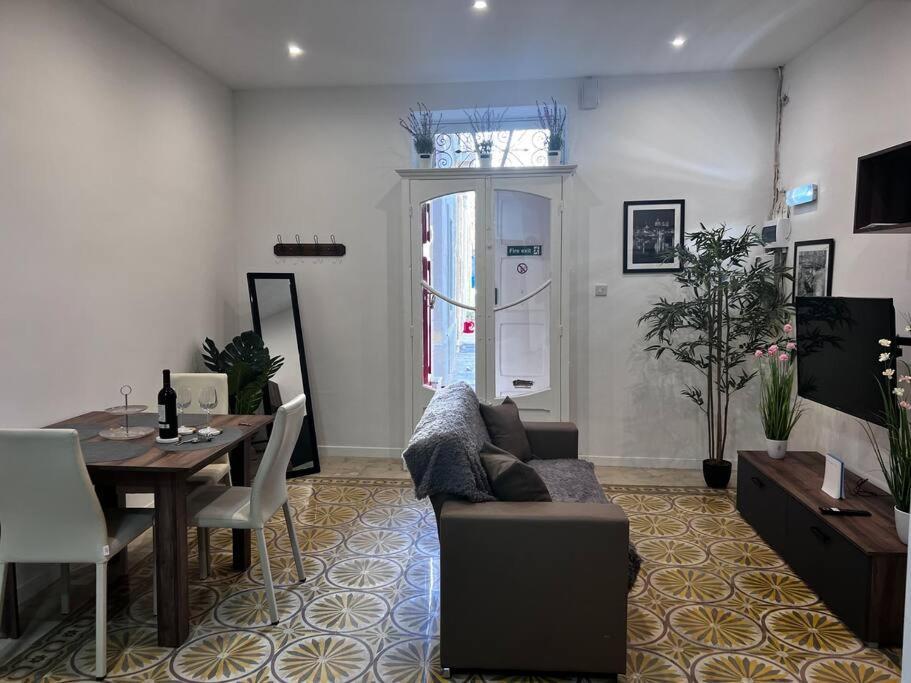 Dar Barbara - Duplex 1 Double Bed Maltese Style House Villa Cospicua ภายนอก รูปภาพ